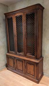 lot 58 image: Vintage French Provincial Display Hutch