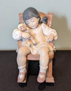 lot 62 image: Lladro Naptime Porcelain Figurine