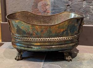 lot 67 image: Vintage Brass Claw Foot Lion Bucket