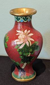 lot 73 image: Pretty Cloisonn Vase and Trinket Boxes