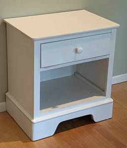 lot 87 image: White Wood Nightstand by Stanley