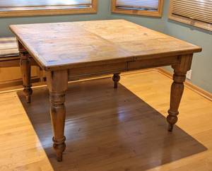 lot 13 image: Farmhouse Style Pine Dining Table