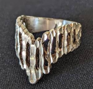 lot 225 image: Two Womens Sterling Silver Rings