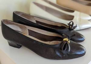 lot 94A image: Ferragamo Leather Pumps