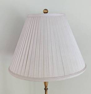 lot 228 image: Decorative Gold Table Lamp