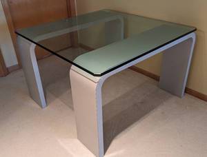 lot 17 image: Vintage Glass Topped Contemporary Style Dining Table