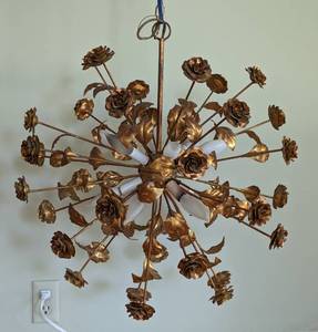 lot 1 image: Amazing Vintage Brass Rose Chandelier