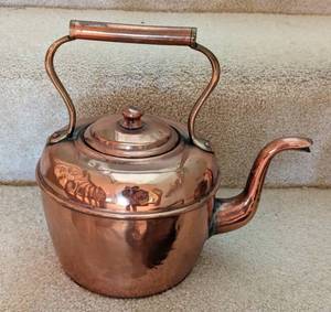 lot 249A image: Vintage Copper Kettles and Decor