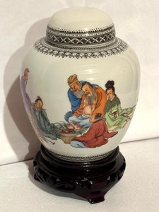 lot 22 image: Asian Lidded Urn  Vase on Stand