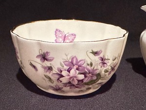 lot 32 image: Shelley China Creamer & Aynsley Sugar Bowl