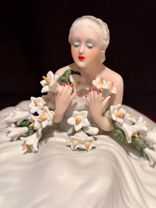 lot 12A image: Louis ICart  Porcelain Figurine The Heirloom Tradition
