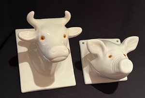 lot 201 image: Ceramic Pig Wall Mounted Towel Holder and Ceramic Steer Wall Mounted Towel Holder