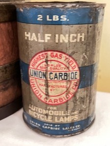 lot 317 image: Vintage Barrel and Union Carbide Can