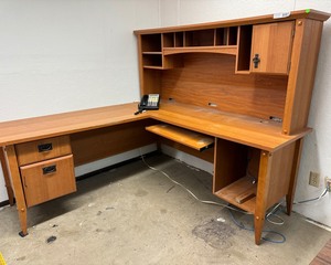 lot 8123 image: Corner Desk