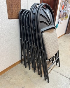 lot 8163 image: Black Metal Folding Chairs