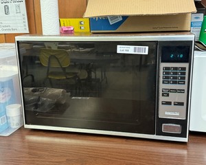 lot 8168 image: Vintage Microwave
