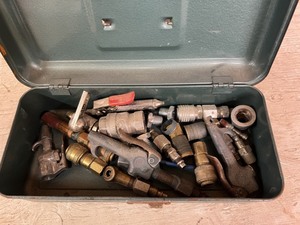 lot 4343 image: Box of air fitting