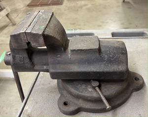 lot 4349 image: Bench Vice