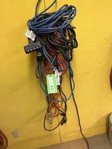 lot 4323 image: Extension cords