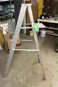 lot 4360 image: 6 Step ladder