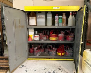 lot 9237 image: Flammable Safety Cans, Asst
