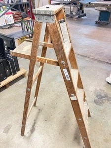 lot 4203 image: Wooden Step Ladder
