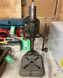 lot 4305 image: Drill press - antique