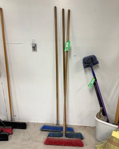 lot 9097 image: Brooms