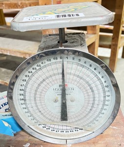 lot 9415 image: Vintage Parcel Scale