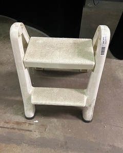 lot 9249 image: Step stool