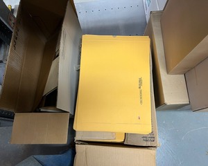 lot 7400 image: Packaging and shipping materials