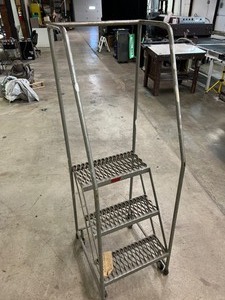 lot 4095 image: Rolling step ladder