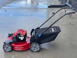 lot 1 image: Toro SMARTSTOW Gas Self Propelled Lawn Mower