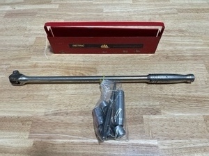 lot 12 image: Snap-On Breaker Bar, Sockets and a Mac Tools Socket Holder