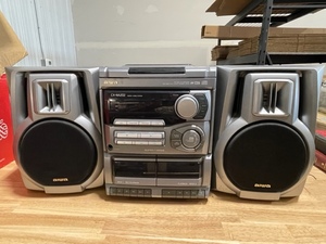 lot 15 image: Vintage Aiwa Stereo System
