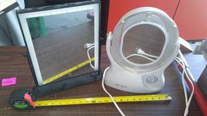 lot 669 image: Lighted Makeup Mirrors (2).