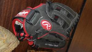 lot 698 image: Baseball softball gloves (5).