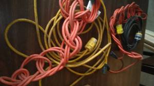 lot 723 image: Extension Cords (4).