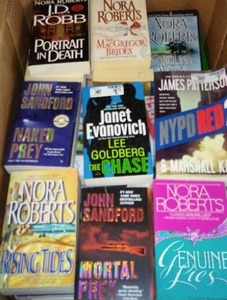 lot 915 image: Paper Back Books like new.