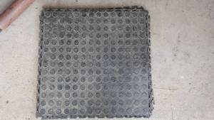 lot 924 image: Interlocking Utility Floor Mats (5).