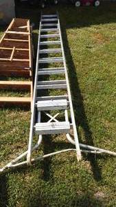 lot 952 image: Aluminum 12 ft. Extension Ladder