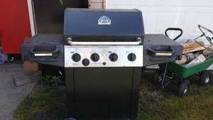 lot 956 image: Huntington Rebel Gas Grill.