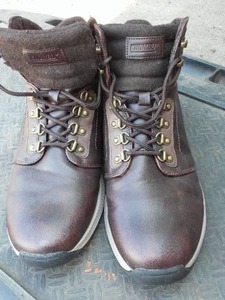 lot 960 image: Khombu Skid Proof Shoes..