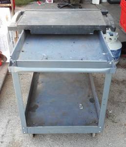 lot 961 image: Rolling Metal Utility Cart.