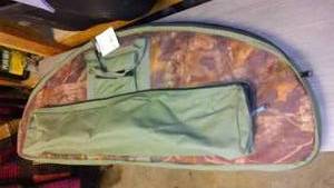 lot 975 image: Guidesman Deluxe Bow Case.