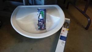 lot 984 image: LED Showerhead and more.
