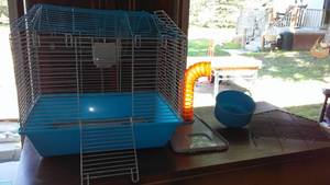 lot 987 image: Small Pet Home.