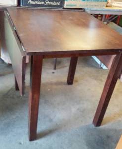 lot 732 image: Drop Leaf Table.