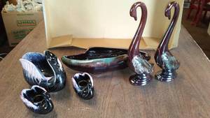 lot 743 image: Vintage Swan, Geese ceramic.