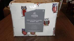 lot 744 image: Owl Print Sheets, Queen..